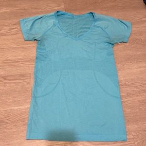 Lululemon swiftly tee size 4